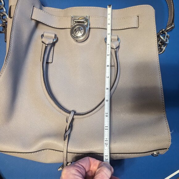 Michael Kors Beige Tote Bag And Dust Cover - Picture 8 of 10